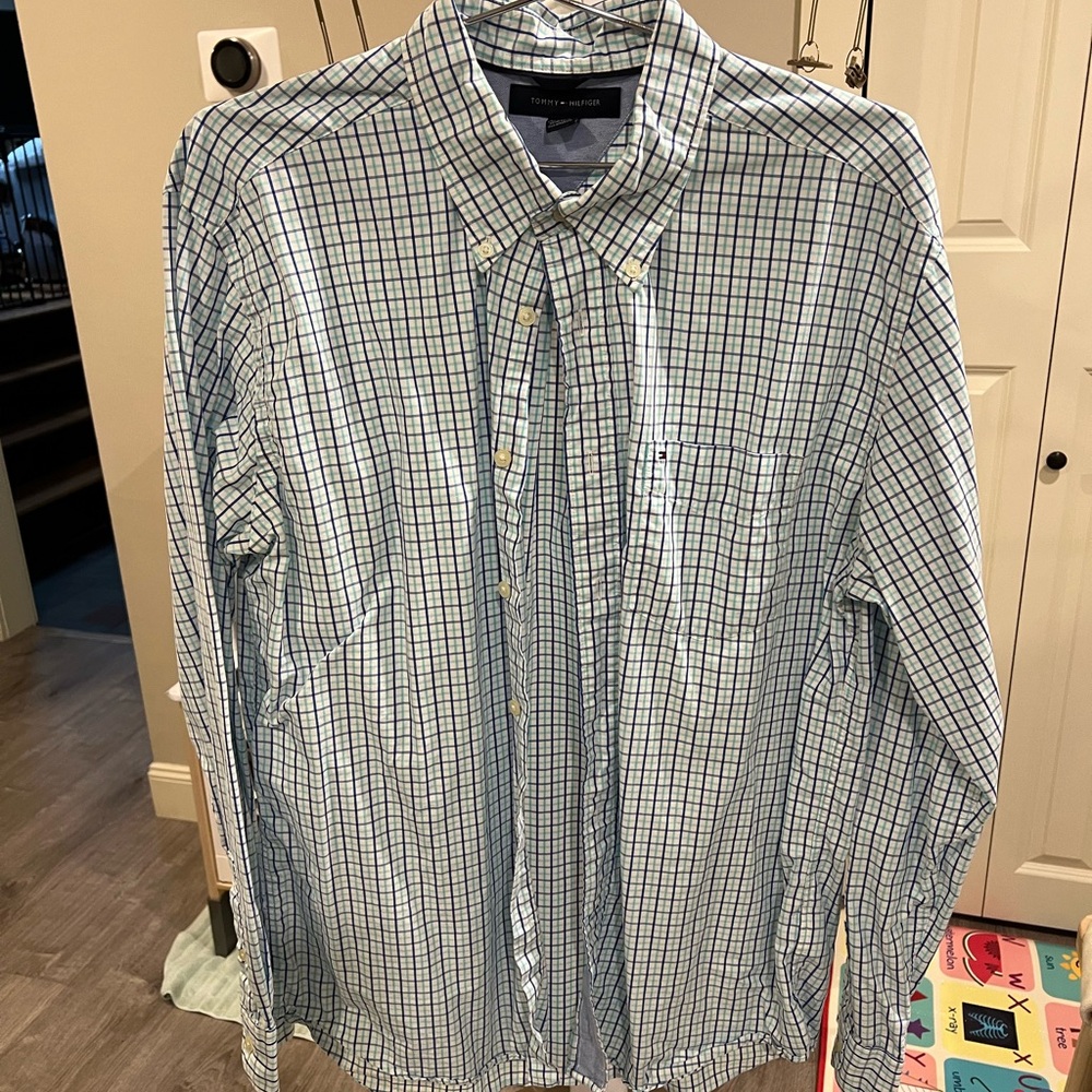 Tommy Hilfiger men’s button down shirt